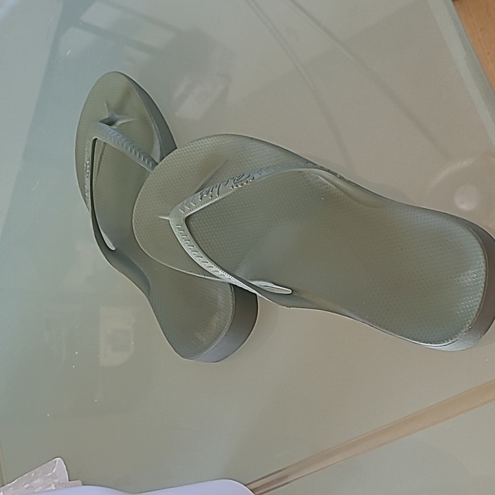 Archie's  flip flops size 6